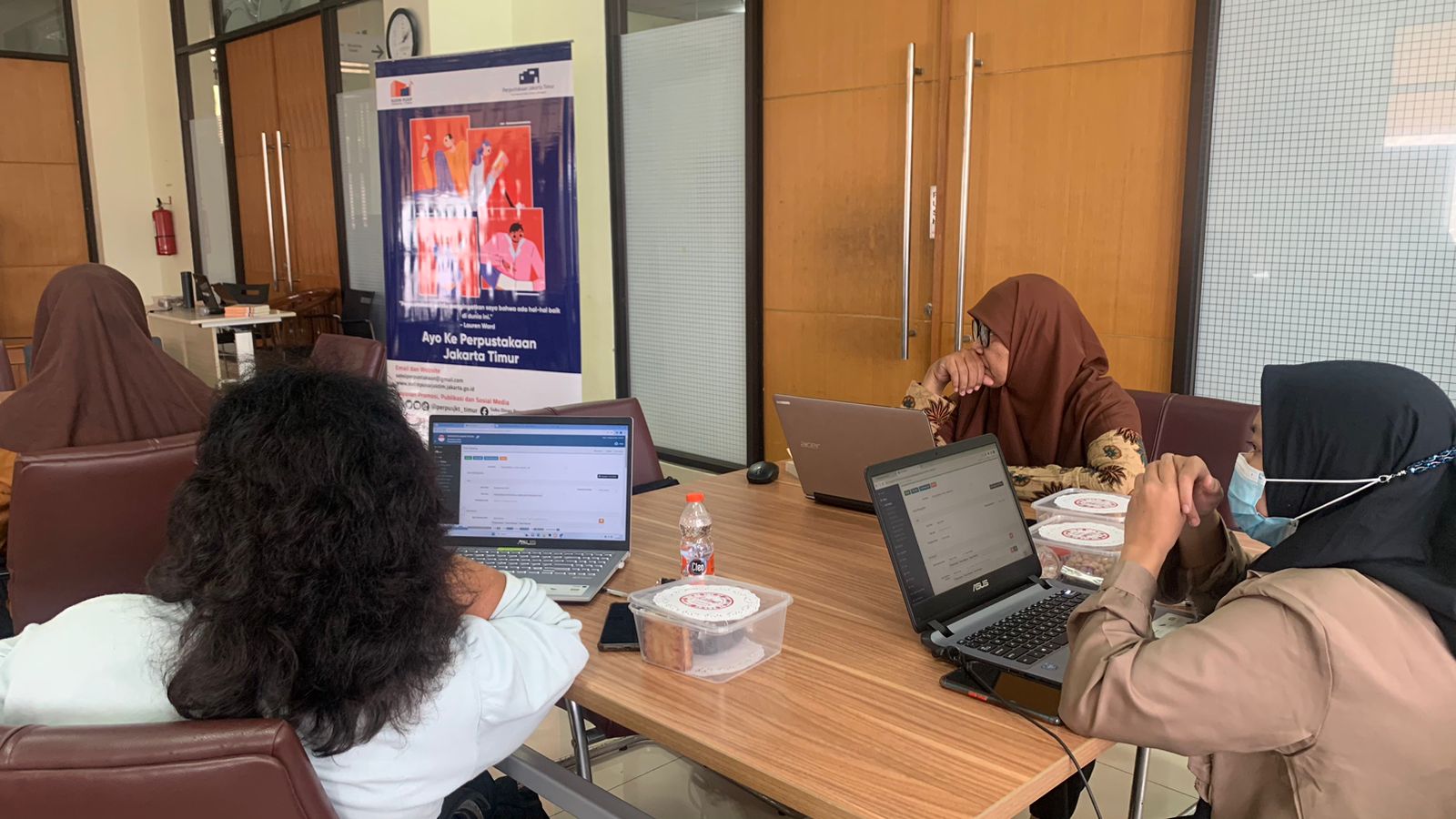Pembinaan Perpustakaan Pada Satuan Pendidikan Menengah & Khusus Dengan Standar Nasional Perpustakaan Untuk Wilayah Kota Administrasi Jakarta Timur